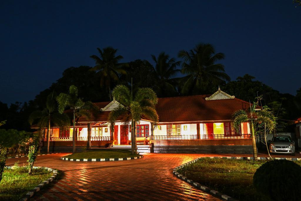 Baywatch Beach Resort Alappuzha Esterno foto