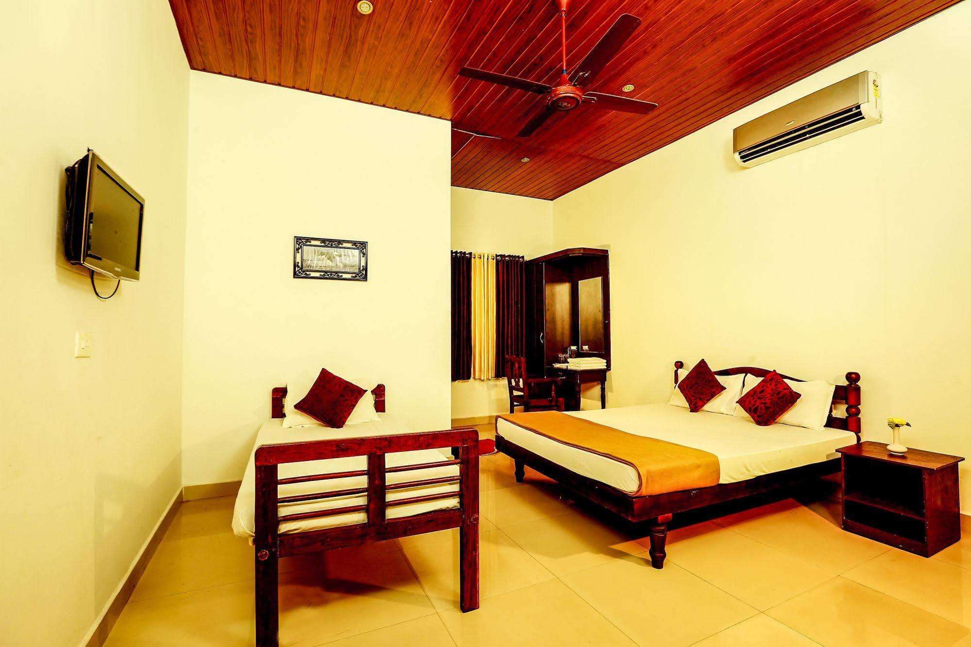 Baywatch Beach Resort Alappuzha Esterno foto