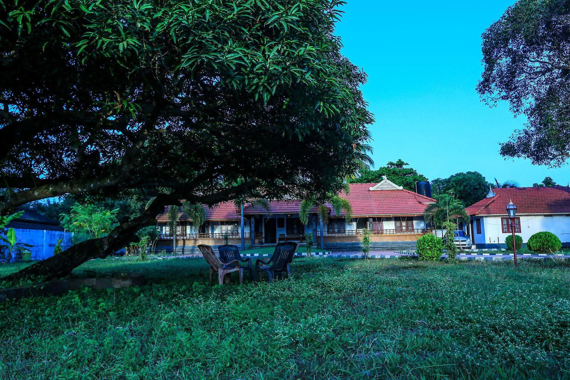 Baywatch Beach Resort Alappuzha Esterno foto